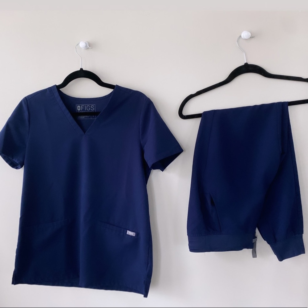 Figs 3 pocket scrub top and jogger scrub pants
